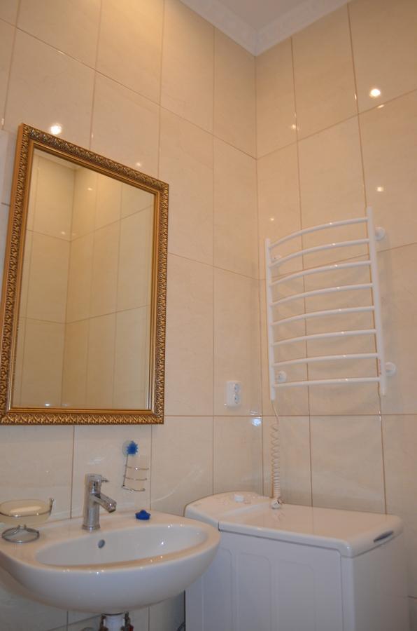 Stepana Bandery Str. 19 Apartment Lviv Luaran gambar