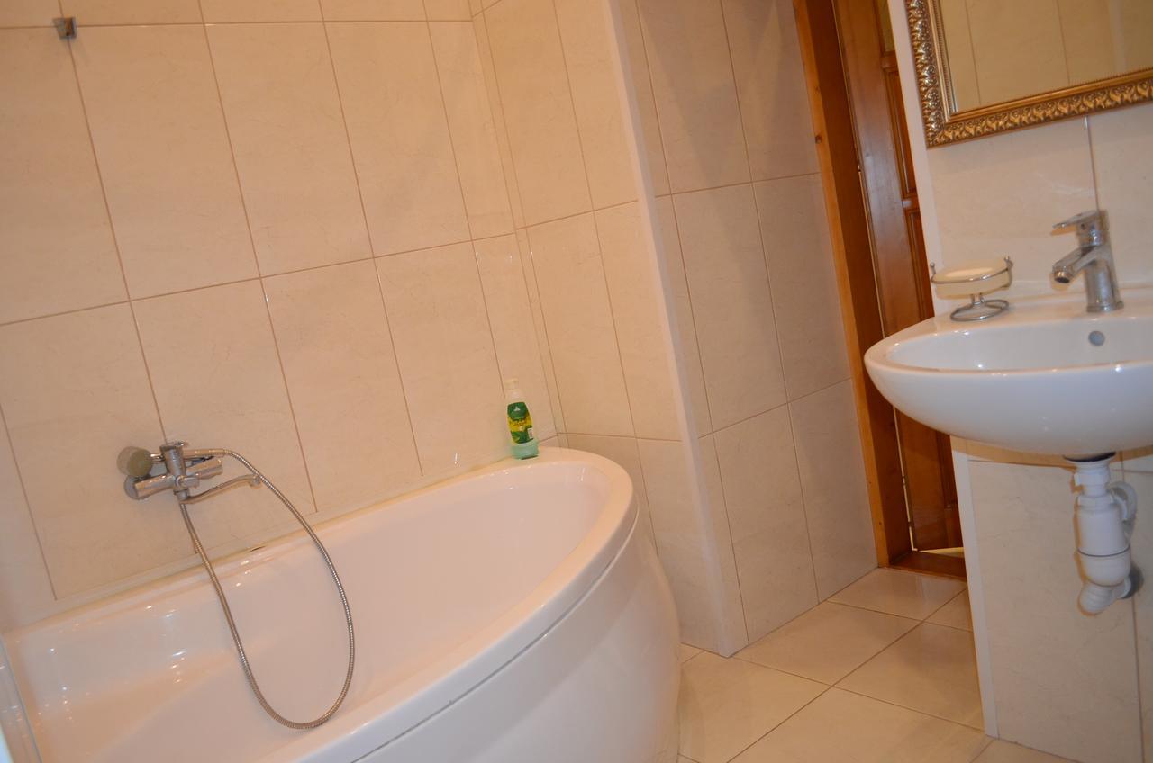 Stepana Bandery Str. 19 Apartment Lviv Luaran gambar